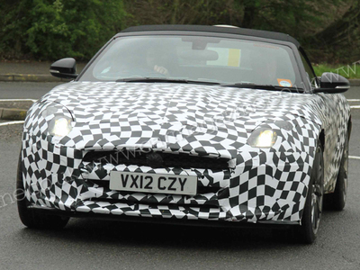 La future Jaguar F-Type surprise sur route