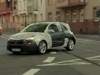 Voici le teaser de la version camouflée de l'Opel Adam