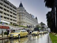 Mercedes se couvre d'or pour le Festival de Cannes