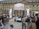 Reportage sur le Rallye des Princesses 2010 Place Vendôme : le Tesla Roadster électrique côtoie les Anciennes