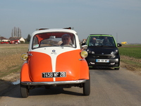 Vidéo - BMW Isetta 300 (1958) vs Smart ForTwo Brabus Cabrio (2011) : duel de poids plume
