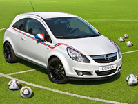 L'Opel Corsa supporter amovible de l'équipe de France