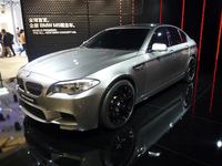 Caradisiac au salon de Shanghai - BMW M5 : moins de cylindres, plus de chevaux