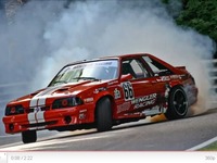 Yves Faber et sa Mustang : l'artiste à l'œuvre