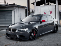 Une BMW 335i avec un peu de Porsche et de M3 dedans