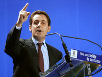 Nicolas Sarkozy "Il est scandaleux d'enlever les panneaux indicateurs de radars". 
