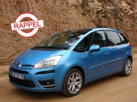 Le Citroën C4 Picasso au rappel : le frein à main électrique manque de jus