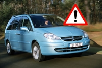 Citroën bat le rappel pour son monospace C8 : 2 soucis à éliminer.
