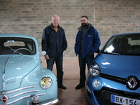  Vidéo - Renault 4 cv (1954) vs Renault Twingo (2012) : la motte de beurre contre le pot de yaourt 