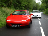 Vidéo - Mazda MX-5 Mk1 (1990) vs Mazda MX-5 Mk3 (2012) : cœur de roadster