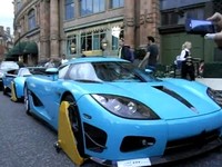 [Vidéo] La vie difficile d'un collectionneur de supercars : des sabots sur les roues