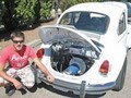 Père et fils ont converti une Volkswagen Beetle de 1972 en auto électrique !