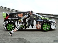 Ken Block Gymkhana 3 - part 2 : de l'action en France à Linas-Montlhéry !