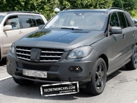 Spyshot : un peu moins de camouflage pour le prochain Mercedes ML