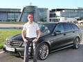 Jenson Button reçoit sa Mercedes C63 AMG DR 520 : de quoi faire de plus beaux burns que Lewis Hamilton ?