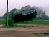 [Vidéo] Comment détruire un BMW X5 en tentant un tonneau aérien