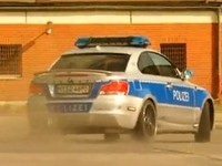 La Police en BMW Schnitzer, les voleurs en Audi TT-RS MTM, Challenger SRT8, et Techart Magnum. Qui va l'emporter?