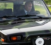 Vladimir Poutine fait la promotion du Lada Niva