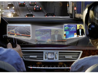 Pub : Mercedes promeut son Splitview de façon originale