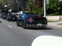 Spyshot-un-defile-de-futures-Porsche-a-Beverly-Hills-60618.jpg