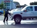 [Vidéo] Michael Jackson n'est pas mort, il fait du moonwalk poussé par un pick-up Ford
