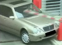 [Vidéo]: La reine du parking fait une sortie... fracassante !