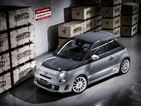 Mondial de Paris 2010 : Abarth 500C esseesse : le ciel, les oiseaux et 160 chevaux