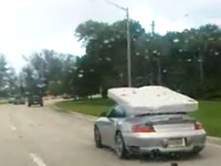 [vidéo] Porsche 911 Turbo : est-ce l'utilitaire idéal pour le transport de votre matelas ?