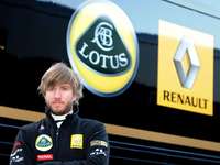 F1 : Nick Heidfeld attaque Lotus Renault en justice
