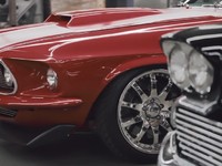 Une Ford Mustang avec le moteur d'une voiture de course de Mario Andretti