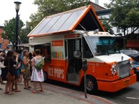 Un camion de glace solaire fait la promotion des énergies renouvelables