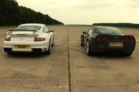 [vidéo] : Porsche 911 GT2 vs Corvette ZR-1, qui pousse le plus ?