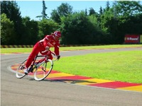 Vidéo : Fernando Alonso fait de la publicité pour les vélos Colnago