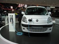 Mondial de Paris 2010 : Avis va louer 500 véhicules électriques Renault dès fin 2011 en Europe
