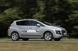 Essai Peugeot 3008 Hybrid4 : commercialement viable ?