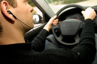 Vers une interdiction des kits  mains-libres au volant ? 