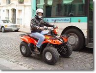 Nous avons roulé en quad à Paris !