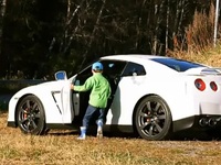 Nissan GT-R : la vidéo qui va plaire aux Porschistes