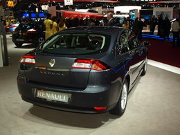 Mondial-de-Paris-2010-retour-sur-l-etonnant-restylage-de-la-Renault-Laguna-62557.jpg
