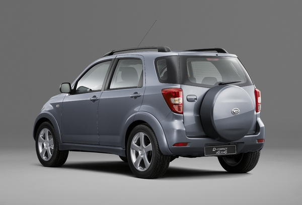 D COMPACT 4X4, 3 4 ARRIERE, GRIS