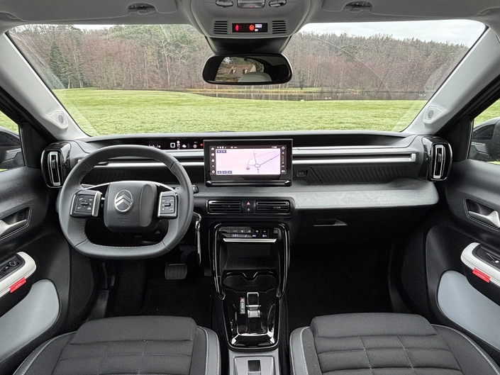 Le dessin de la planche de bord est plus original que celui du Symbioz. La qualité est plus fluctuante suivant les endroits.