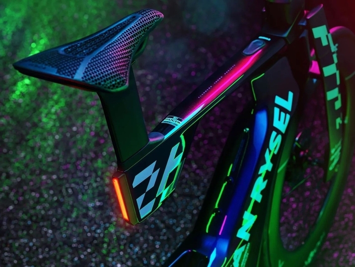 Avec le Van Rysel FTP², Decathlon a créé un vélo électrique aussi rapide qu’une R5 électrique !