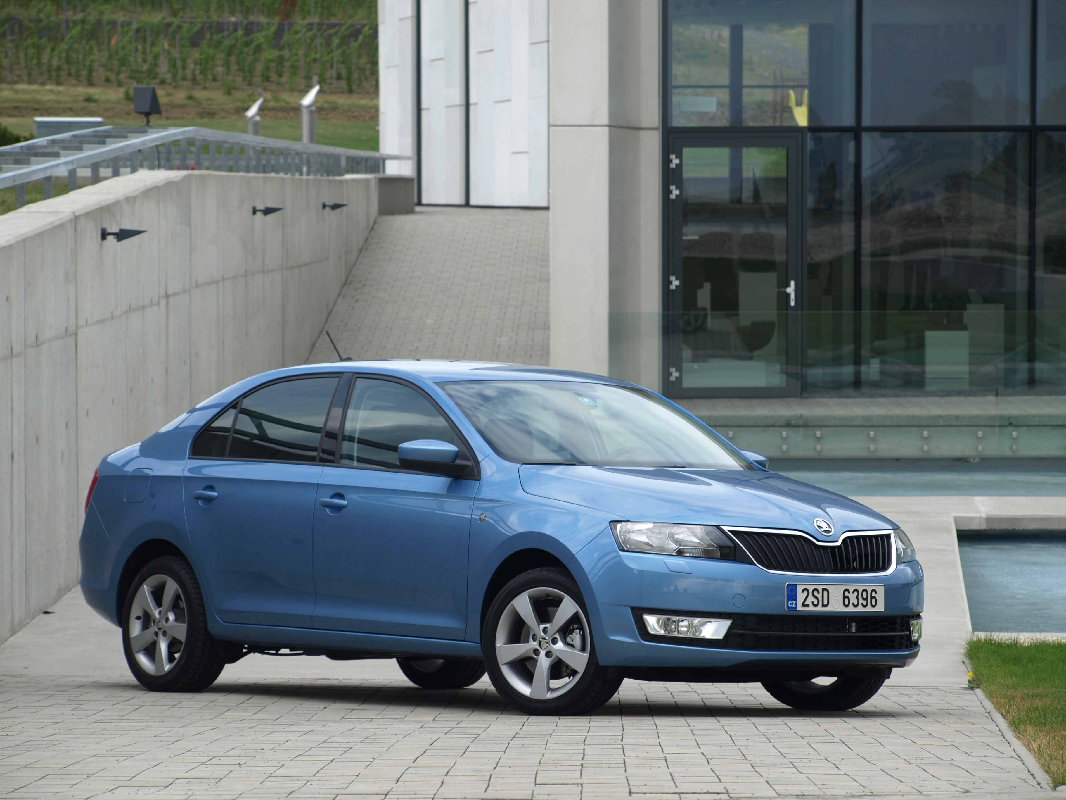 Skoda rapid сабвуфер