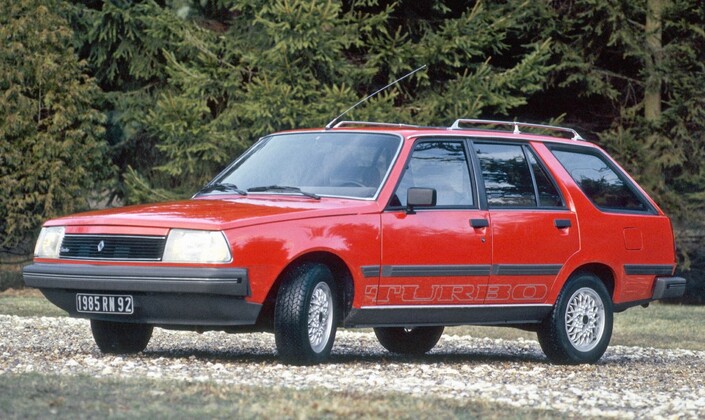 Contrairement à sa rivale, la R18 Turbo est proposée en break, version qui demeurera très rare.