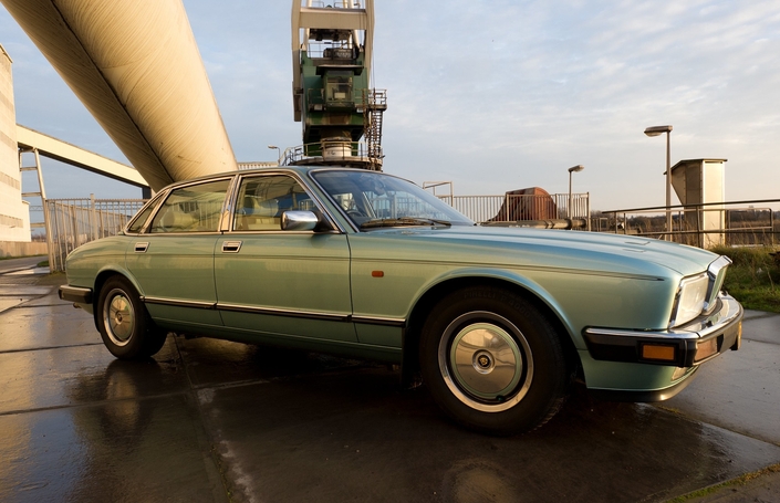 En 1992, possibilité est offerte de personnaliser sa Jaguar ou sa Daimler via le programme Insignia, comprenant des coloris, des cuirs et des jantes individualisés.