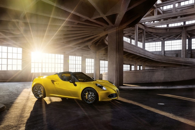 Detroit 2015 : Alfa Romeo présente officiellement le 4C Spider