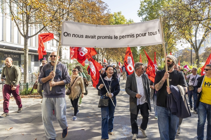 Le 29 septembre dernier, les autos-écoles étaient en grève pour demander des recrutements d’inspecteurs du permis de conduire. Photo : MaxPPP.