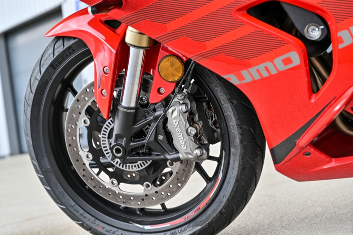 L’élève QJ Motor SRK 800 RR dépasse-t-elle le maître ?