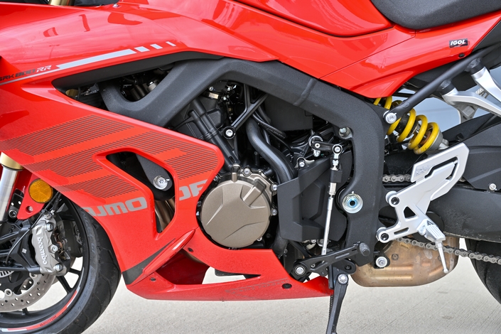 L’élève QJ Motor SRK 800 RR dépasse-t-elle le maître ?