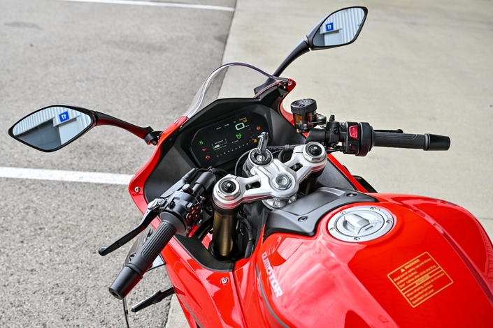 L’élève QJ Motor SRK 800 RR dépasse-t-elle le maître ?